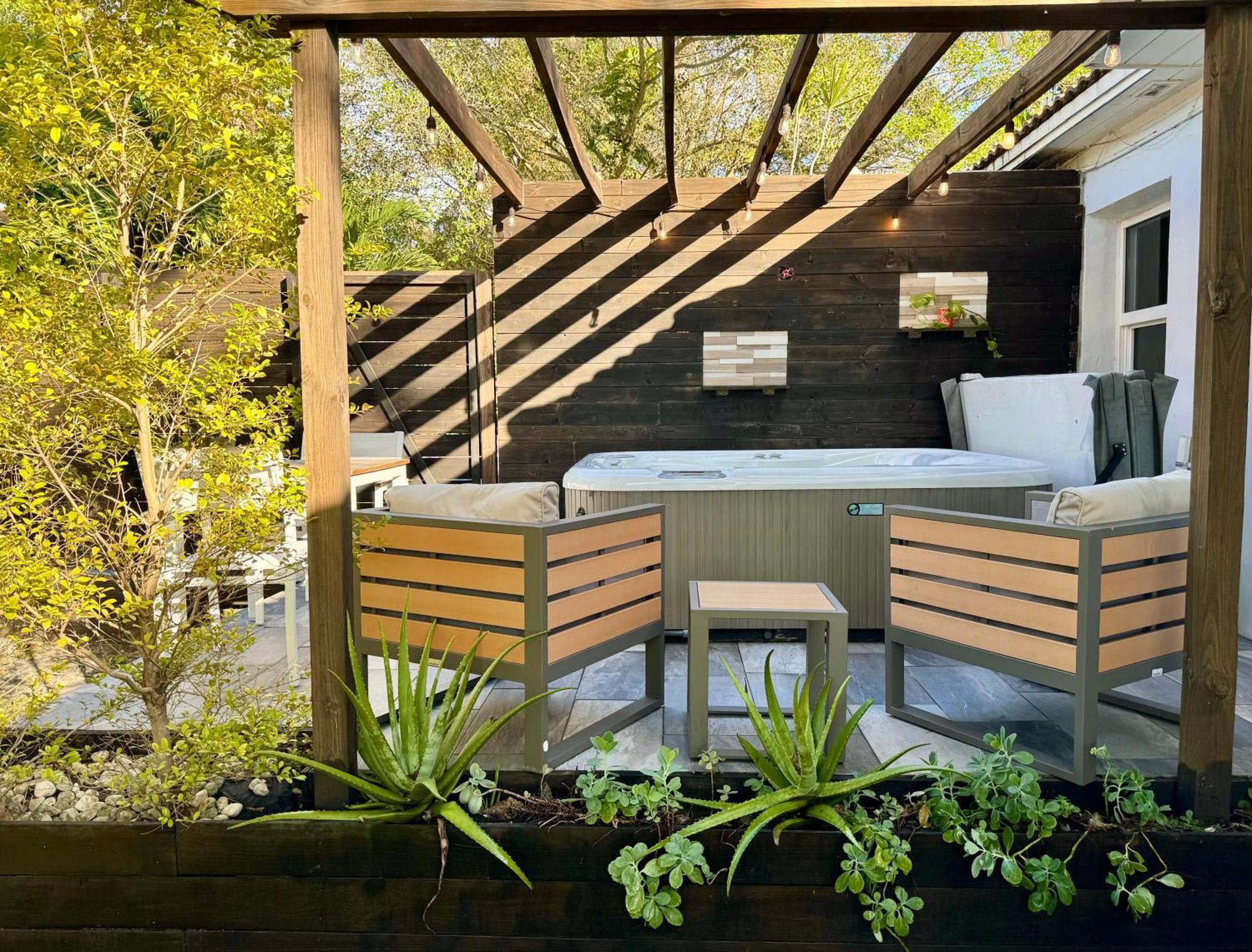 Hot Tub House On Golf Course! 10 Mins To The Beach Miami Bagian luar foto