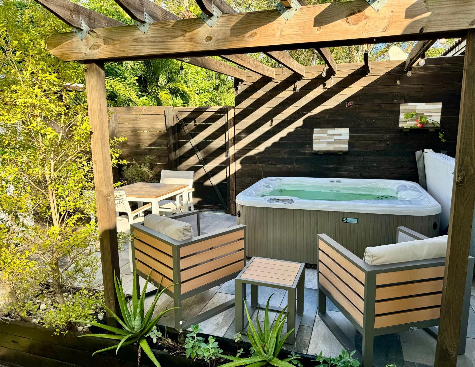 Hot Tub House On Golf Course! 10 Mins To The Beach Miami Bagian luar foto